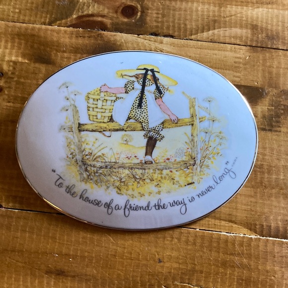 holly hobbie Other - Holly hobbie genuine porcelana oval wall decoration
